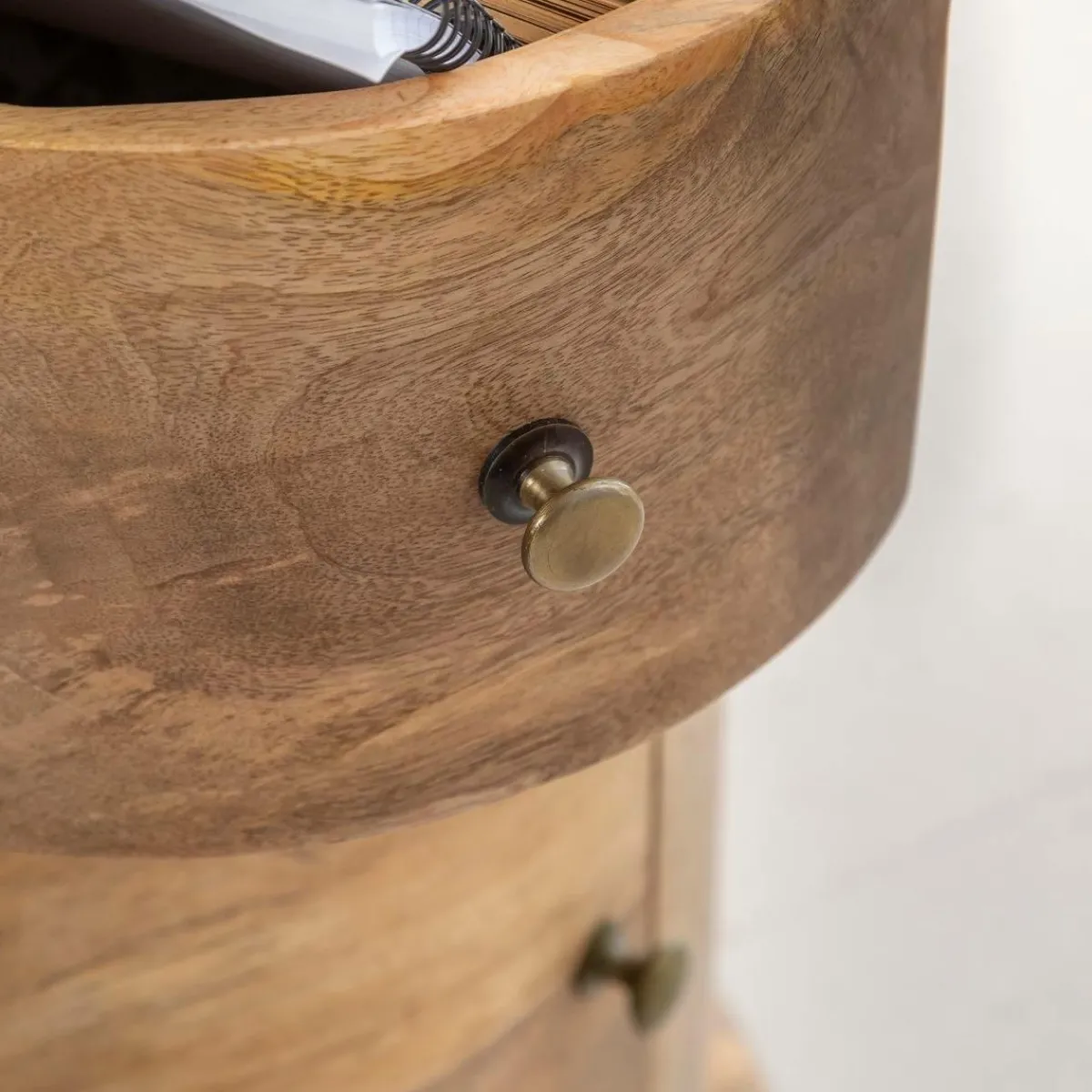 Made in Meubles Table de chevet ronde en bois de manguier avec porte Maëva