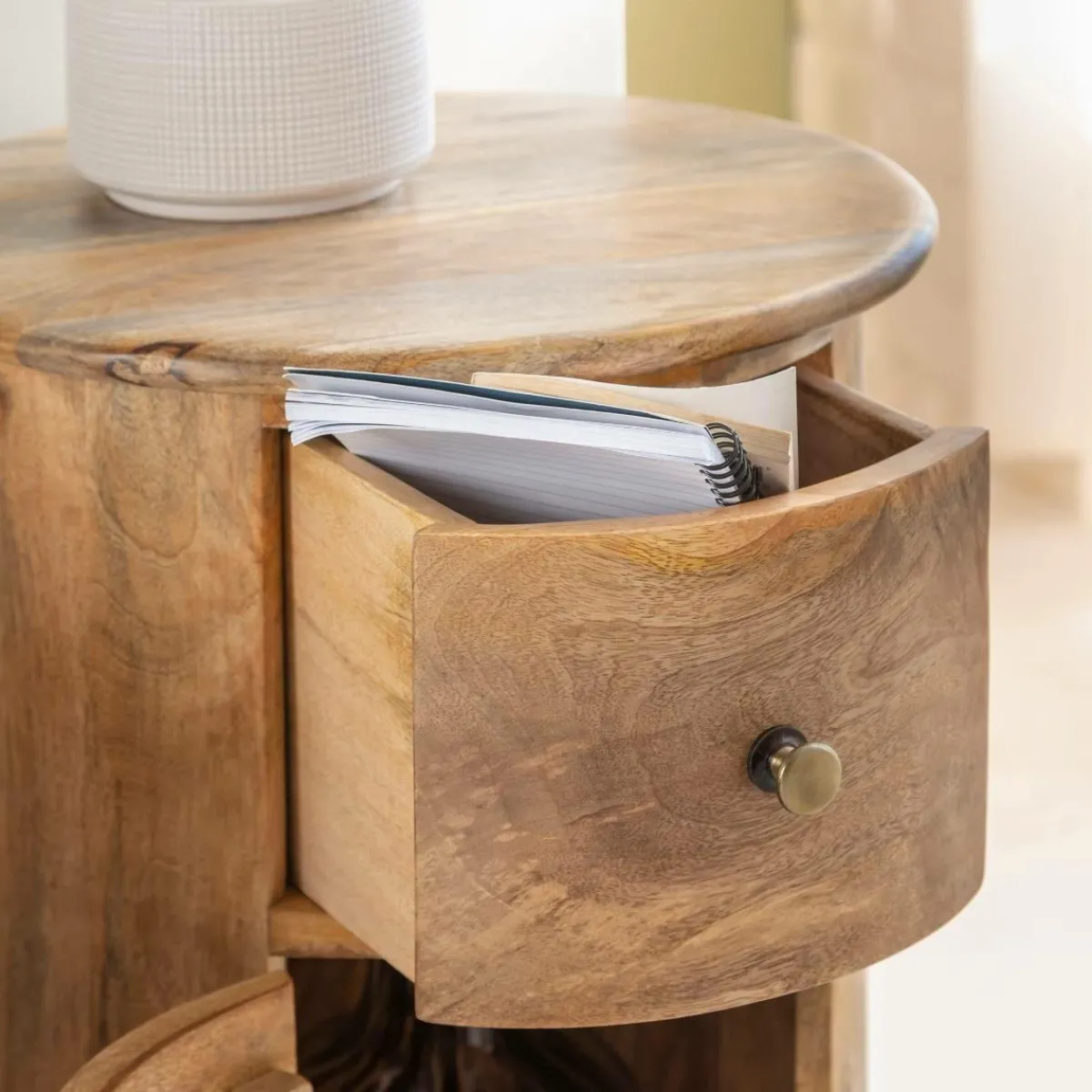 Made in Meubles Table de chevet ronde en bois de manguier avec porte Maëva