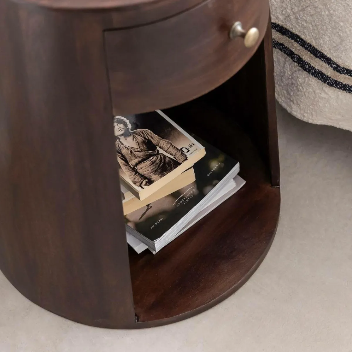 Made in Meubles Table de chevet ronde en bois de manguier Isao