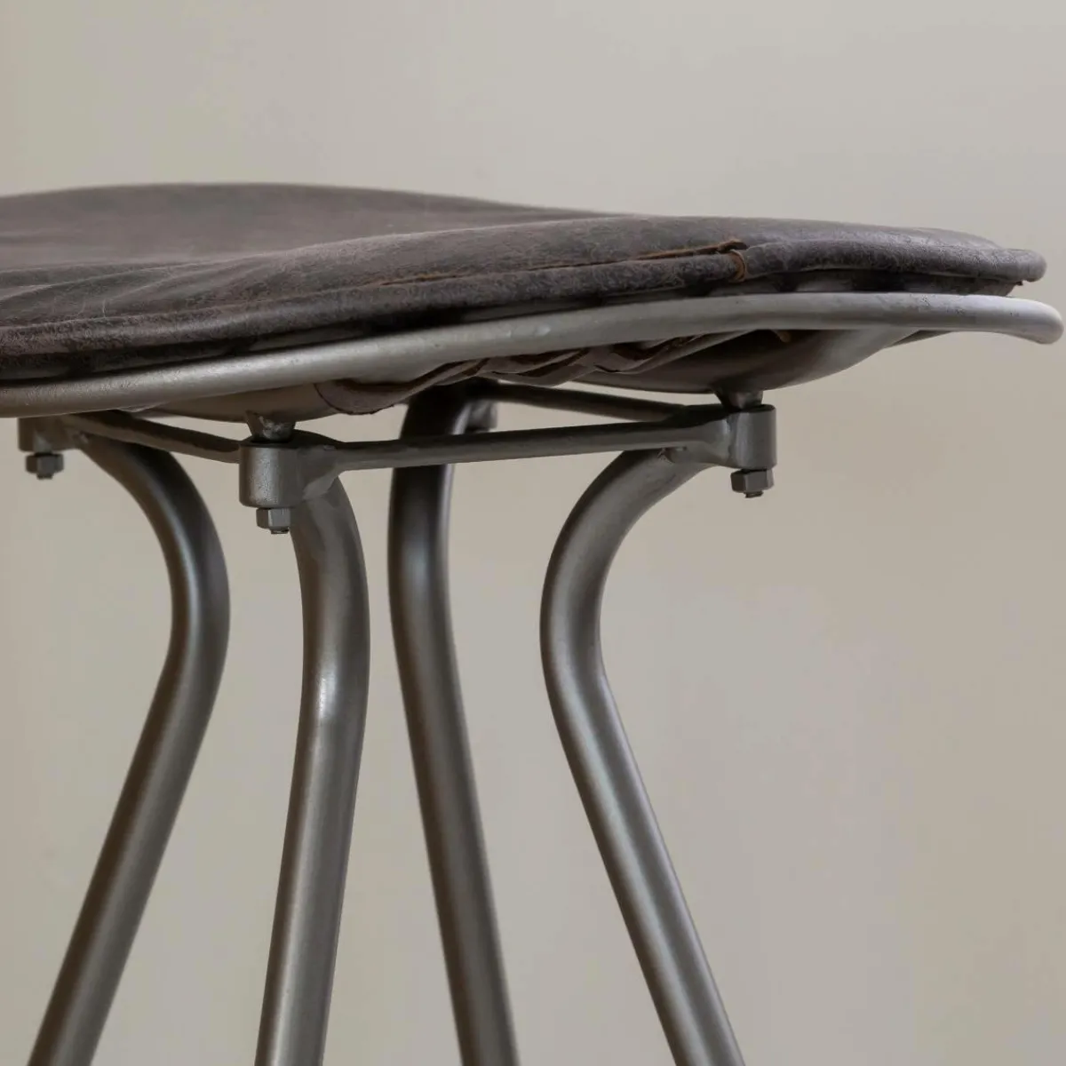 Made in Meubles Tabouret de bar en cuir gris et métal Lya
