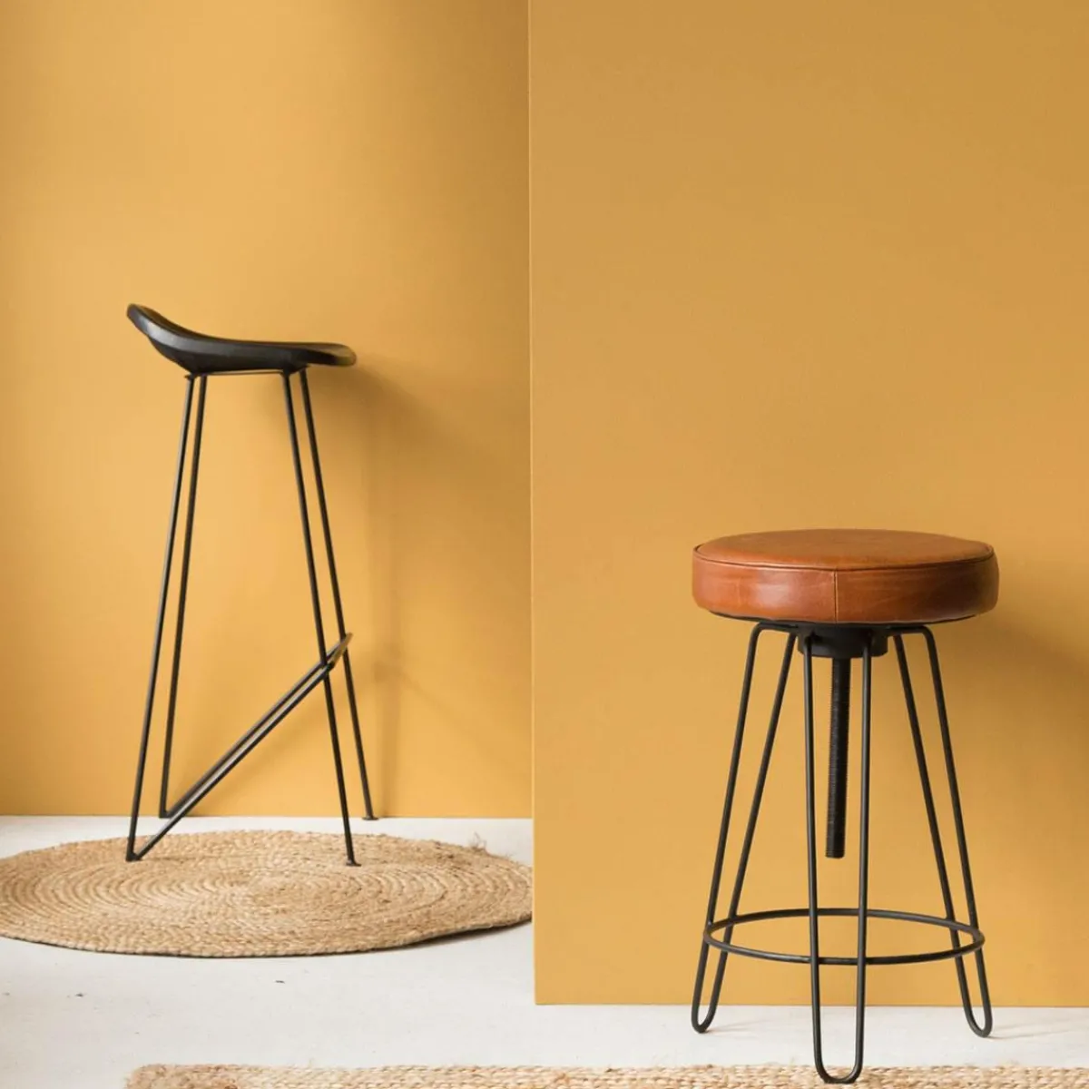 Made in Meubles Tabouret de bar en cuir noir Archi