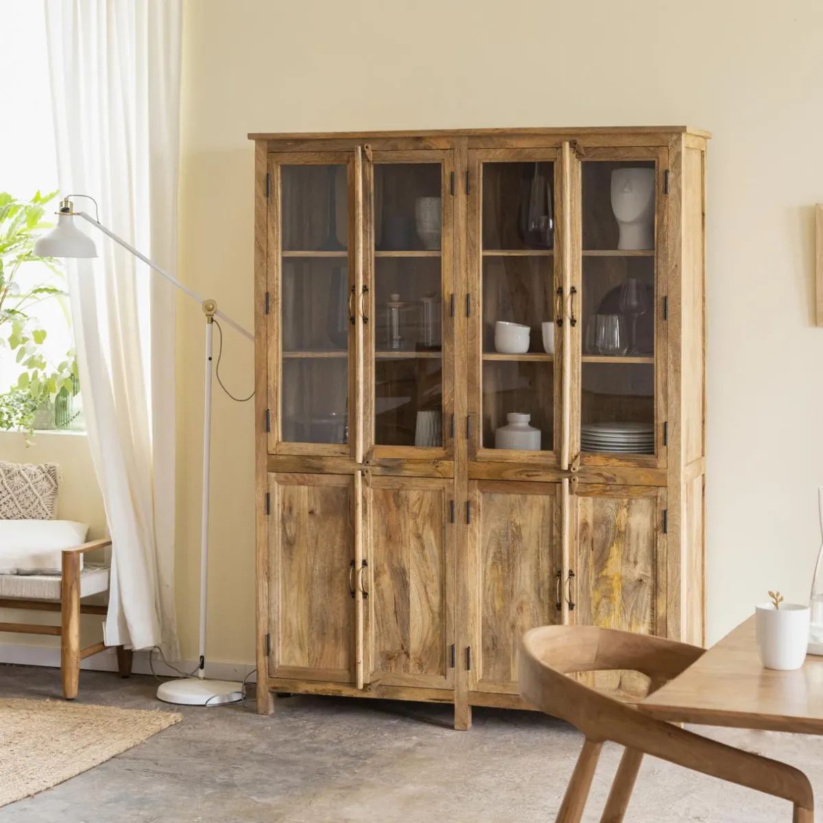 Made in Meubles Vaisselier en bois de manguier Lisandro