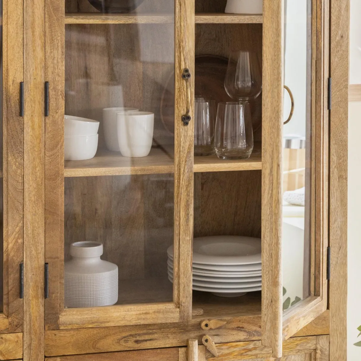 Made in Meubles Vaisselier en bois de manguier Lisandro